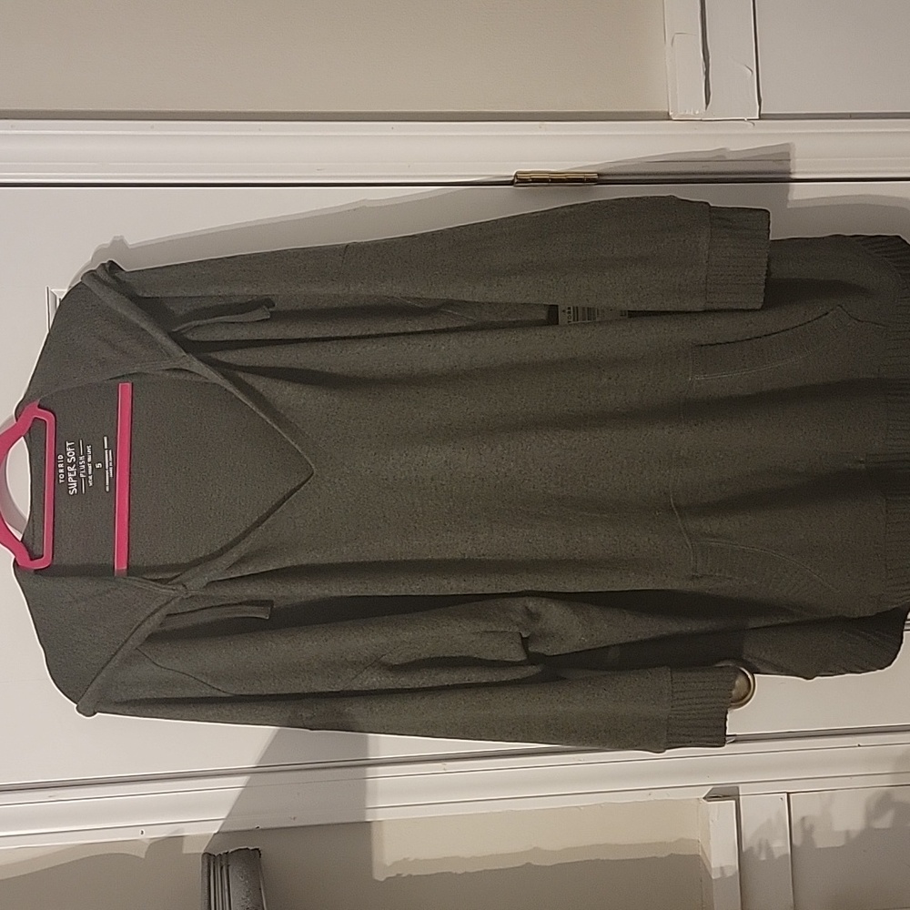 NWT Torrid plus size 5 hoodie tunic olive green.